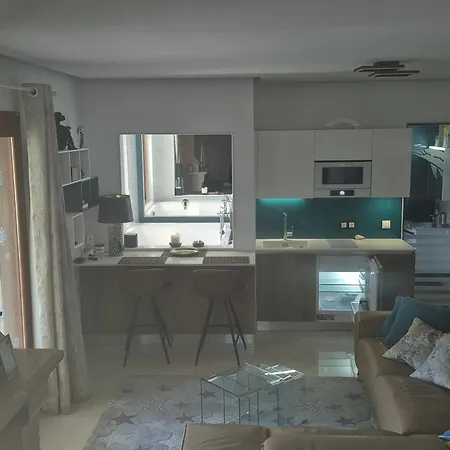 Penthouse Marina * Ýpsos