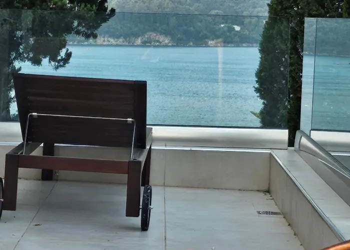 Penthouse Marina إيبسوس